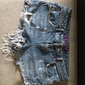 Comfy distressed shorts